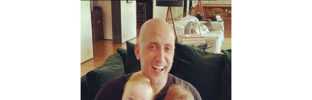 Paulo Gustavo com o marido Tales Bretas no dia do casamento