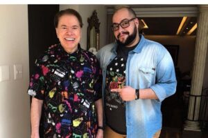 Tiago Abravanel comemorou a chegada de mais um bebê na família e a gente amou a foto!