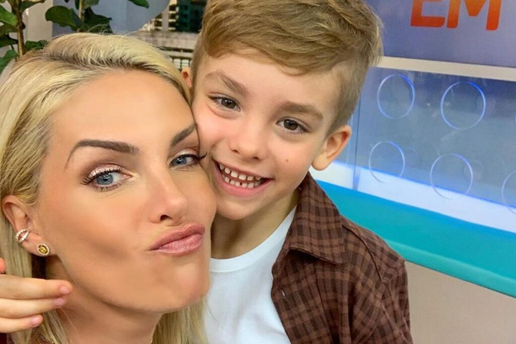 segundo a apresentadora o menino tem grandes interesse por animais marinhos