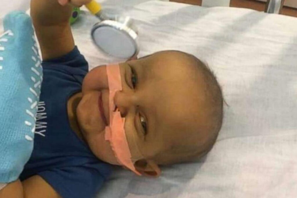 O bebê Sawyer foi diagnosticado com uma doença que afeta seu figado e coração