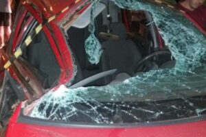 Mãe estava embriagada quando capotou o carro.