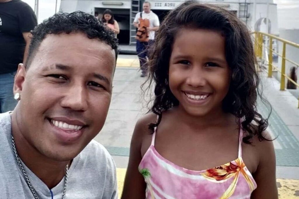 Eles ganharam uma viagem completa de barco pela região dos Lagos