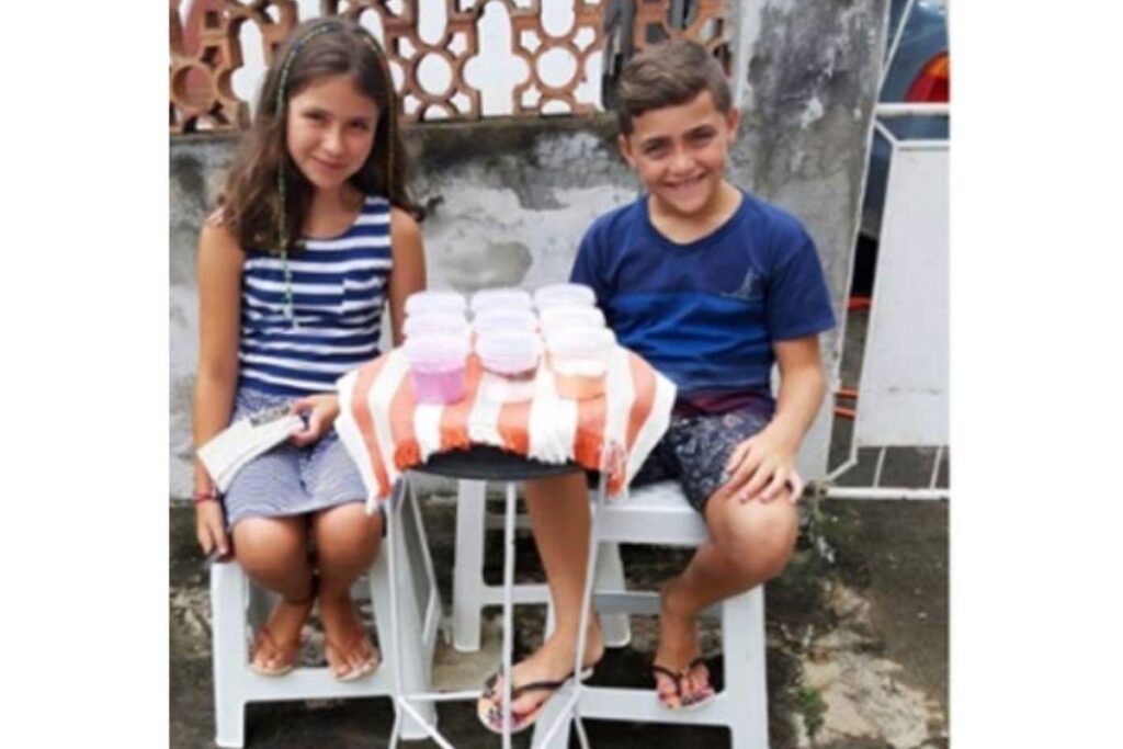 Os slimes vendidos pelos primos custam entre 2 a 5 reais