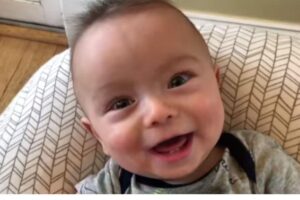 Bebê faz sucesso ao cantar música de AC/DC com apenas barulhos