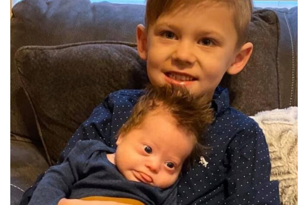 O bebê ficou semanas internado na UTI Neonatal