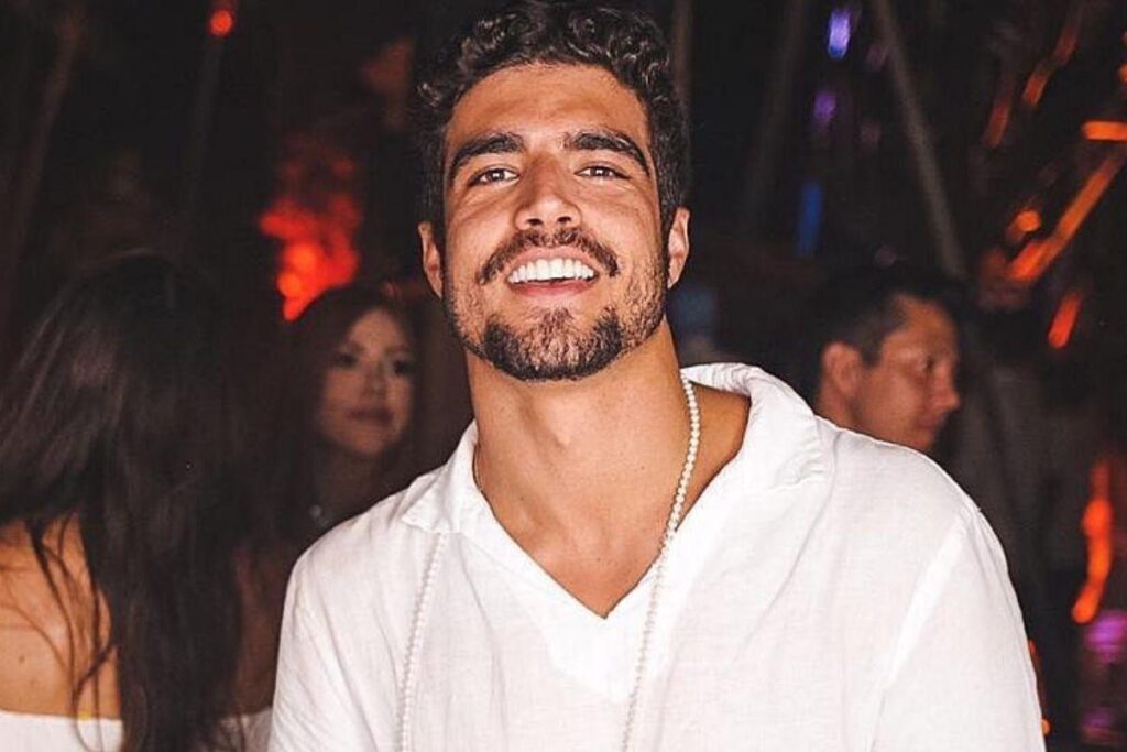 O ator é amigo de Gio Ewbank há anos