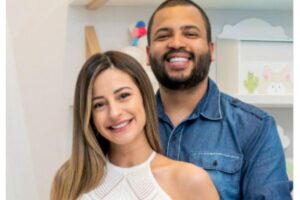 Projota e esposa Tâmara em chá de bebê da filha