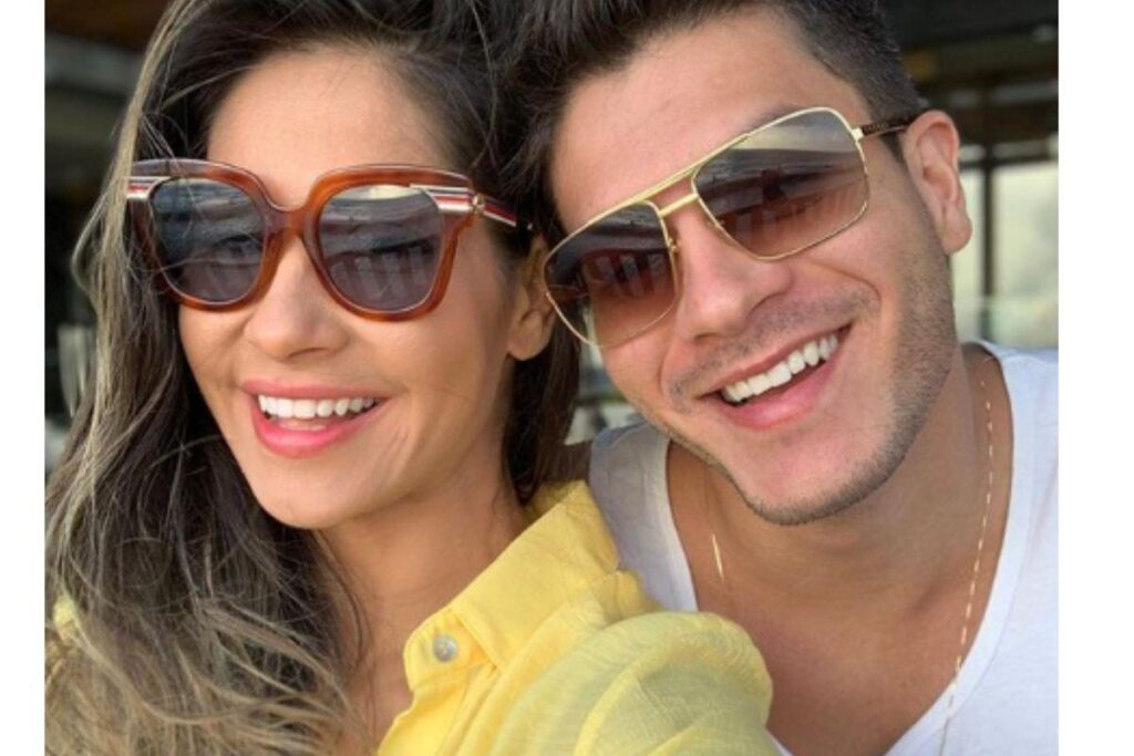 Mayra Cardi pratica exercícios com filha Sophia