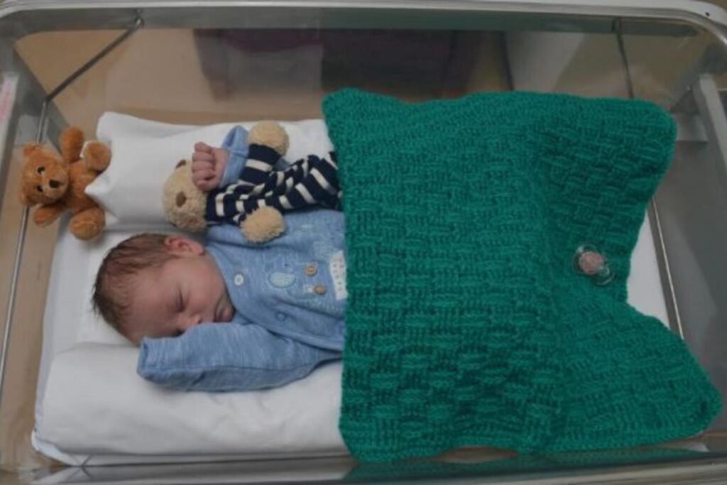 Edward foi encontrado com apenas 12 horas de vida