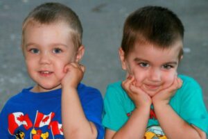 Casal desiste de adotar gêmeos.