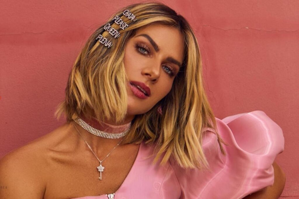 Giovanna Ewbank é mãe de Titi e Bless