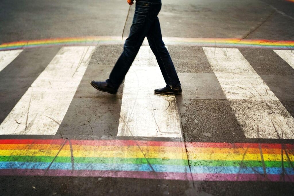 Mãe de criança trans comemora a conquista do nome social da filha