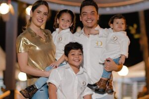 Wesley Safadão levou a família para Disney