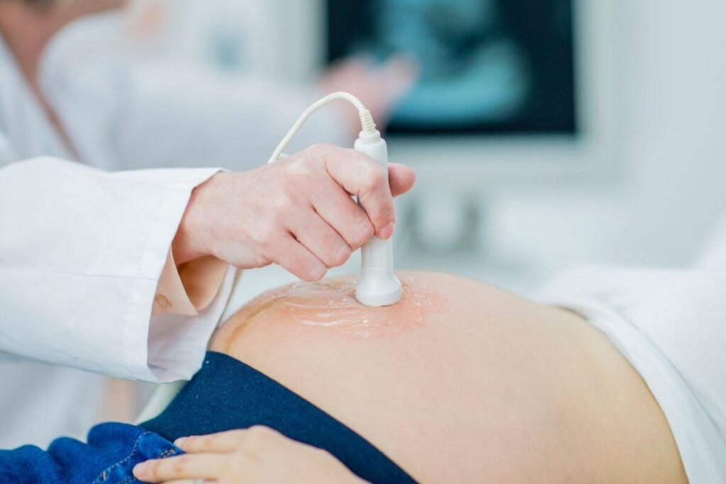 O bebê surpreendeu a mãe ao olhar para a câmera