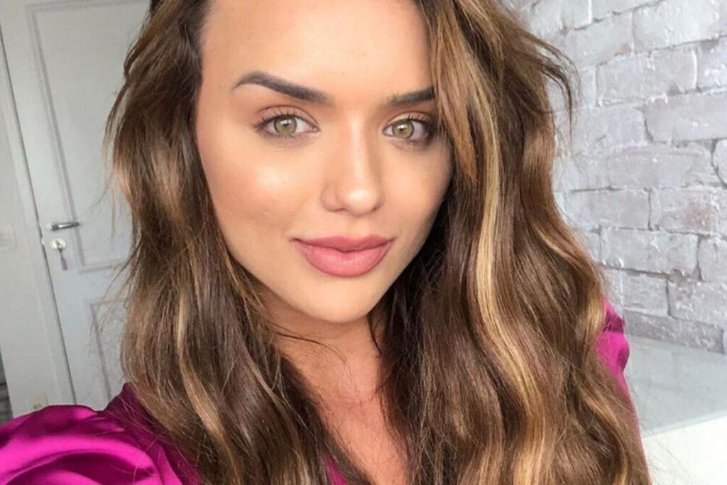 A influencer contou emocionada para as amigas