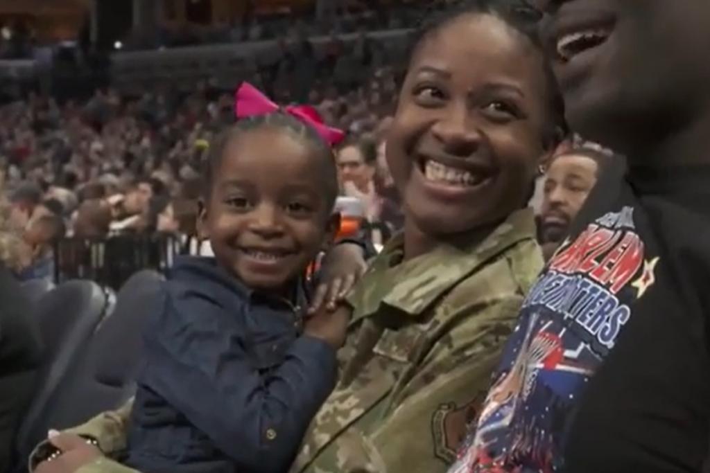 A mãe passou 7 meses em uma missão e decidiu fazer algo especial para reencontrar a filha