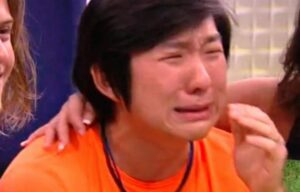 Depois de Pyong Lee ver o rosto do filho, ela compartilhou o vídeo do bebê com todos os seguidores do Instagram