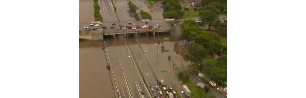 Saiba como ficar em segurança caso esteja a pé ou de carro