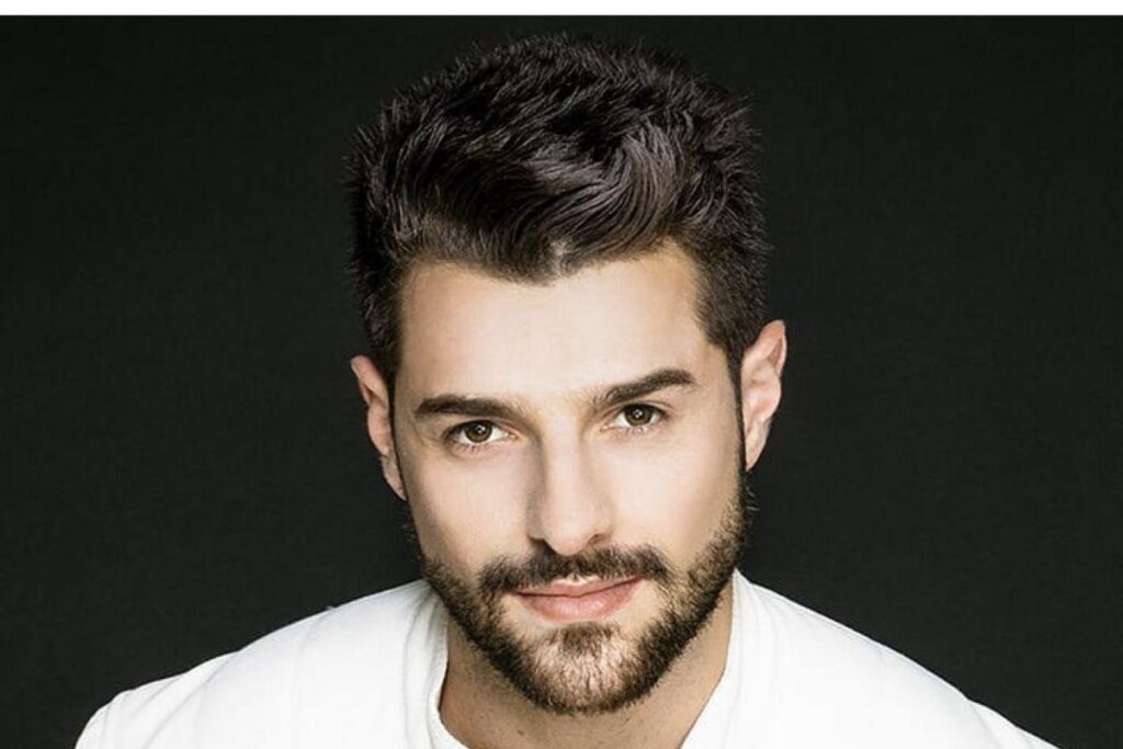 Alok tem um irmão gêmeo chamado bhaskar