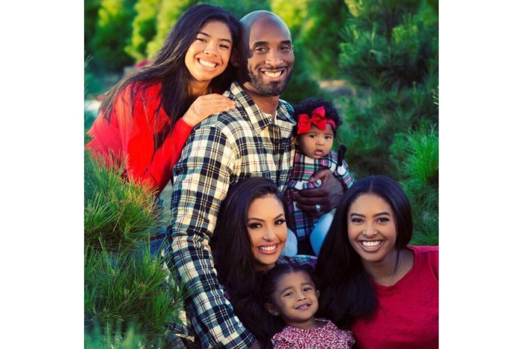 Kobe e a filha Gianna morreram em um acidente de helicóptero