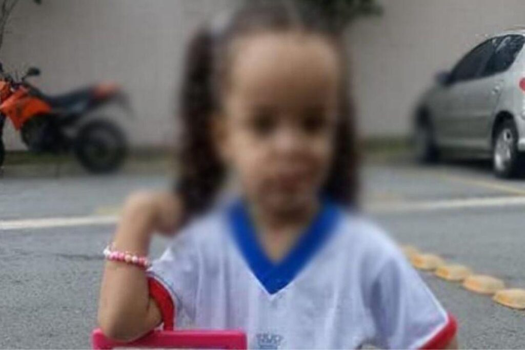 A menina ficou desidratada