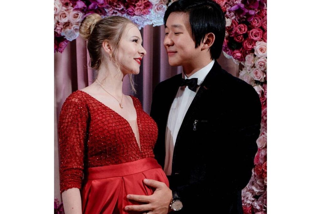 Sammy é casada com Pyong Lee