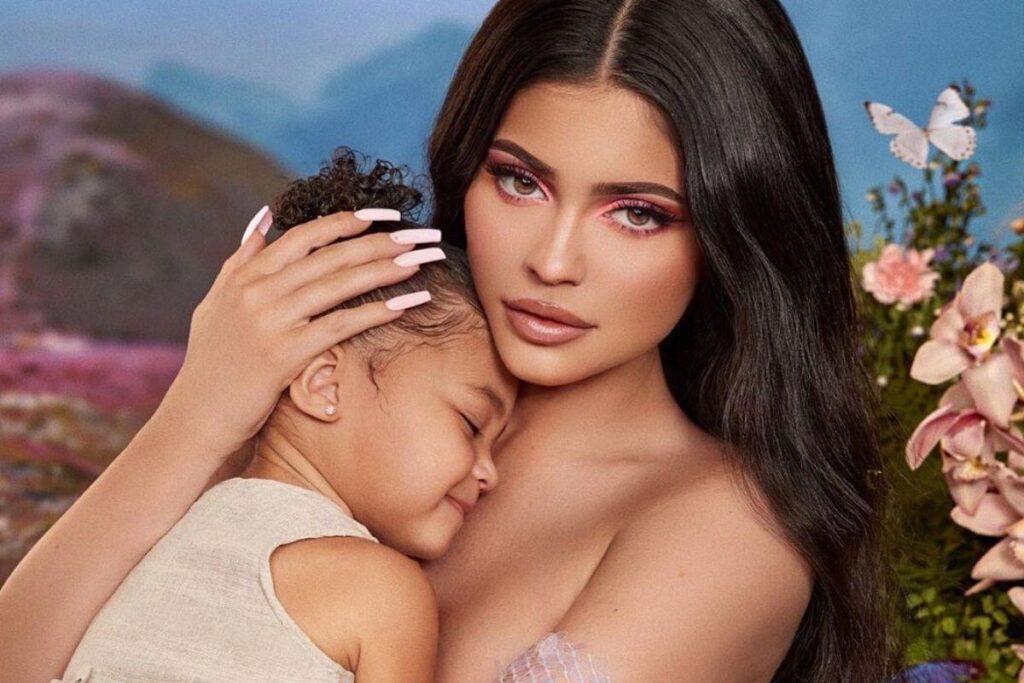 Kylie é mãe de primeira viagem