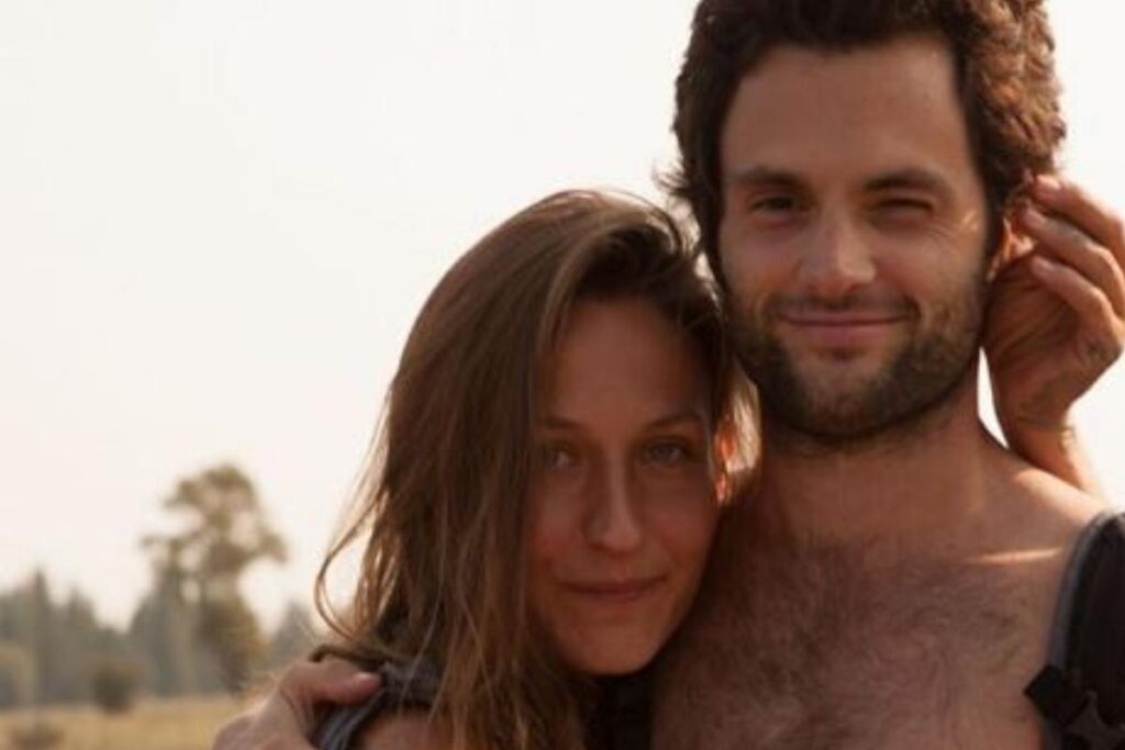 Penn Badgley e a esposa Domino Kirke estão esperando o primeiro filho!