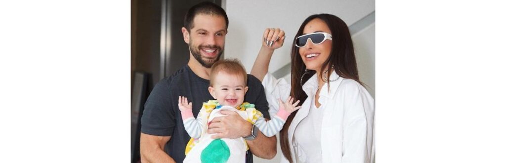 Zoe está dando os primeiros passos e ensaiando as primerias palavras ao mesmo tempo, Sabrina e Duda não poderiam estar mais orgulhosos