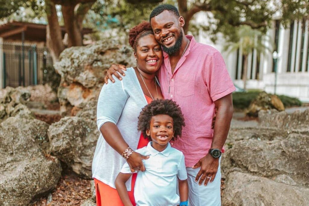 Ela tem um filho, Aiden