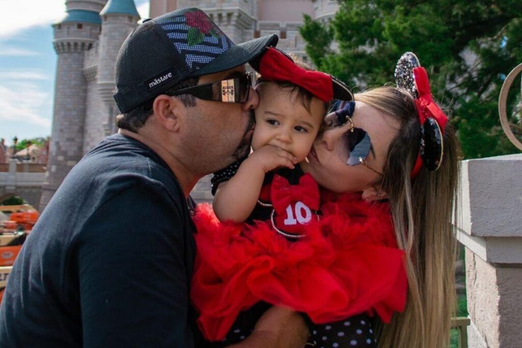 Edson, Deia Cypri e Melissa Biscoto fazendo compras