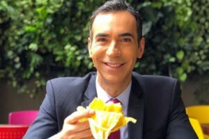 O jornalista também agradeceu à filha e esposa