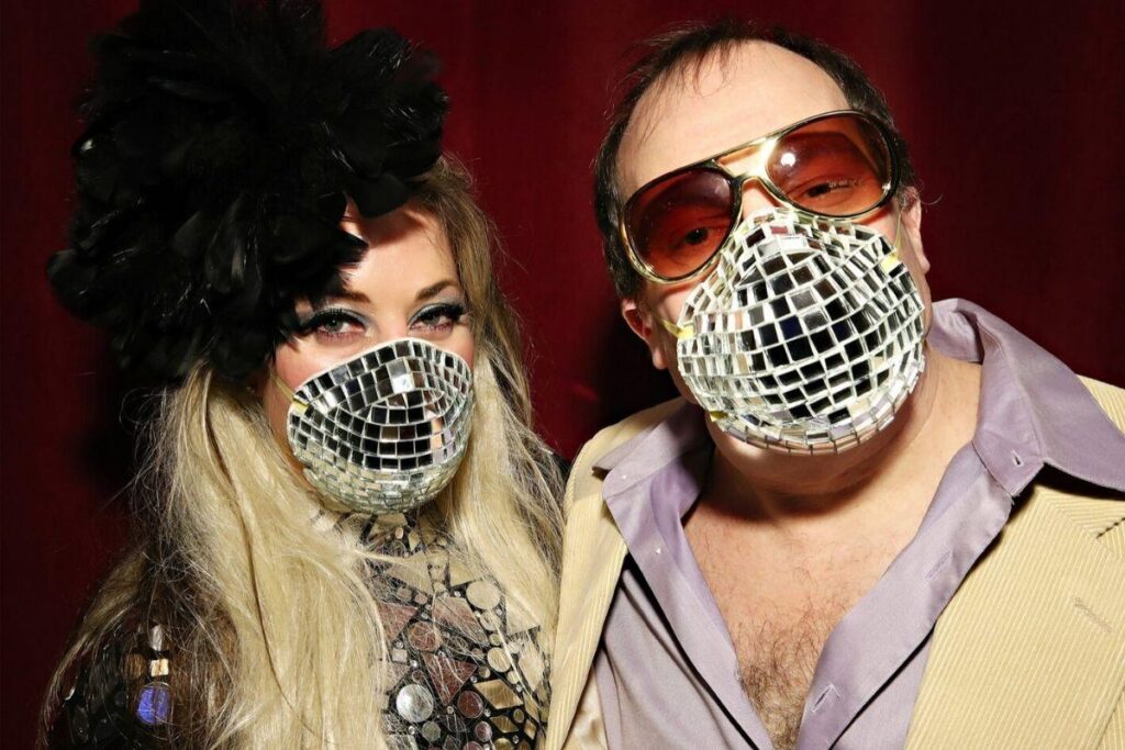 Artista se inspira no coronavírus e altera clássico cartaz norte americano