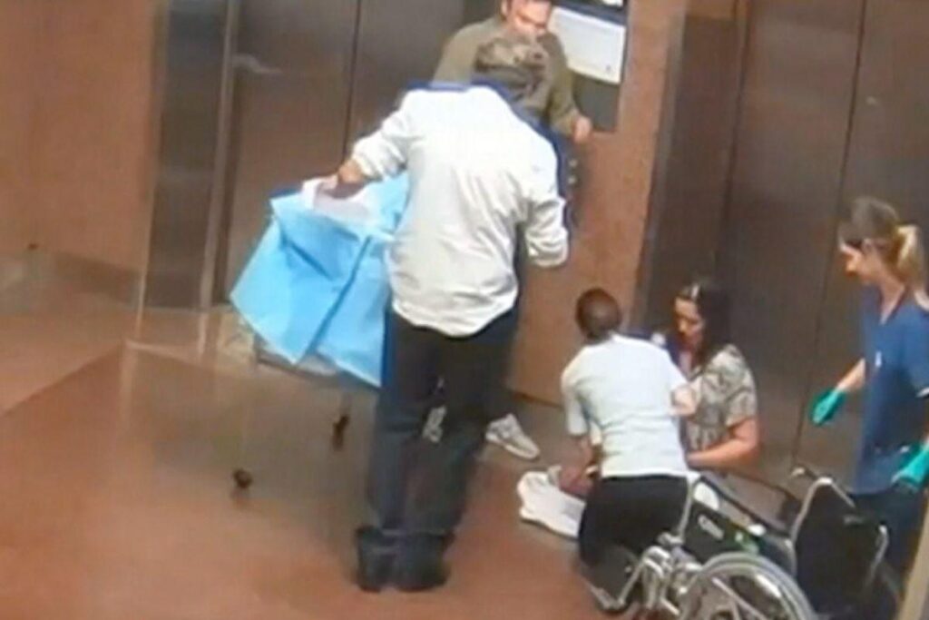 Mãe dá à luz na frente de elevador no hospital