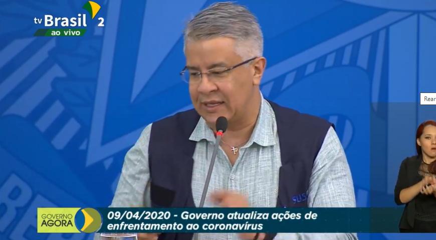 Morador se veste de morte para assustar idosos