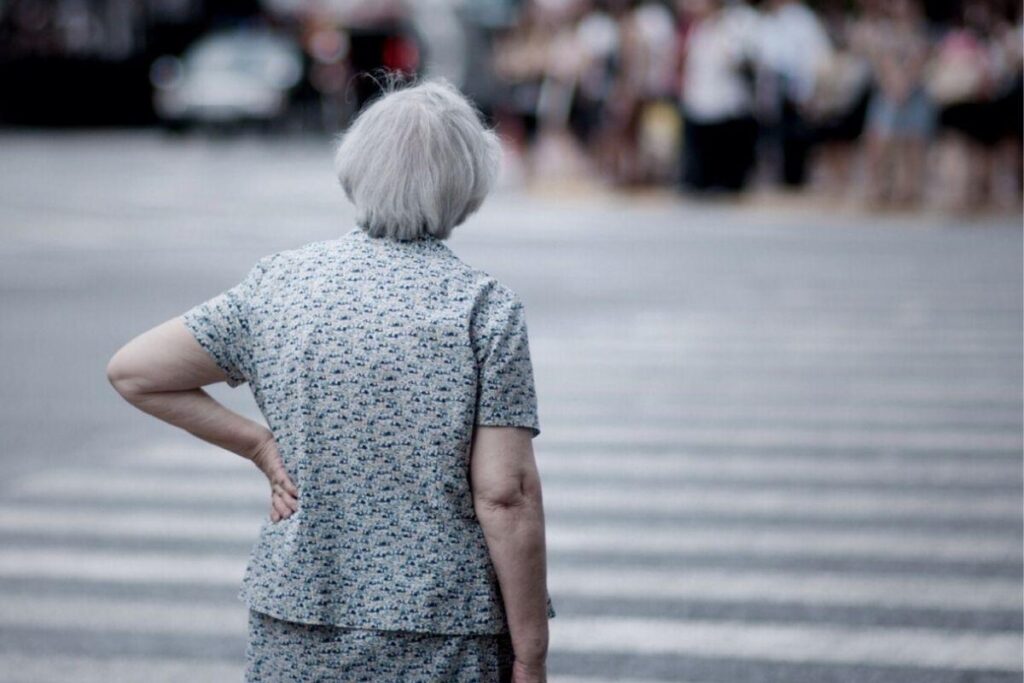 Idosos acima de 70 anos podem continuar em isolamento por mais tempo.
