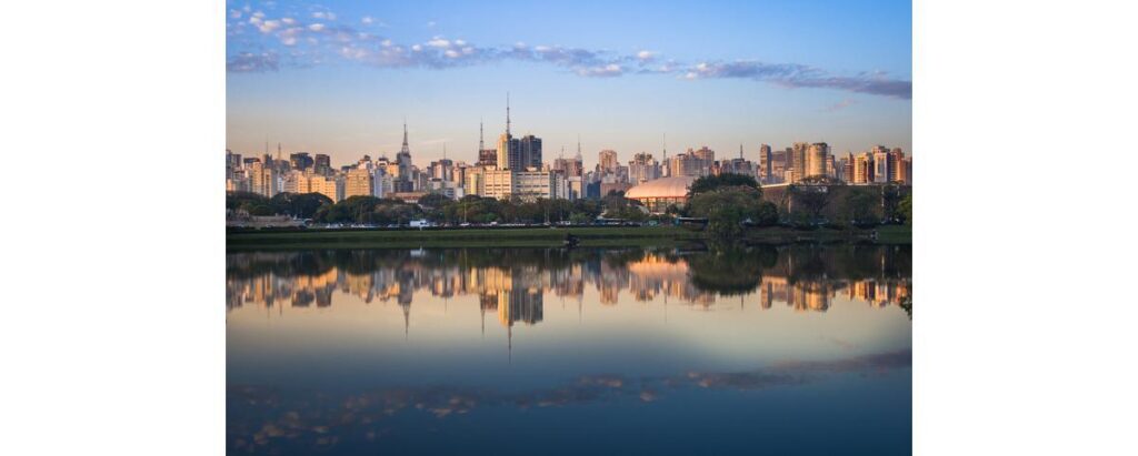 somente os hospitais e serviços essenciais devem continuar funcionando