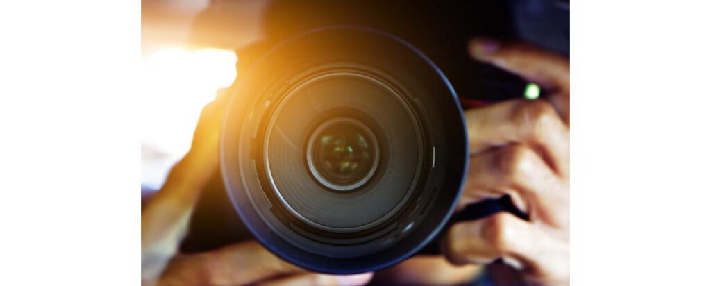 Mãe coloca câmra escondida para ver o que filha e marido aprontam quando ela está fora