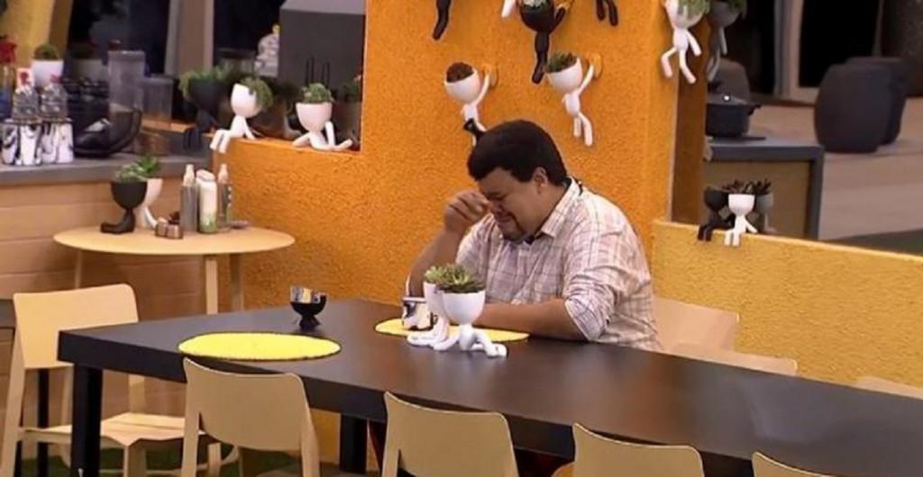 Babu chorou de saudade dos filhos e fez um apelo à produção do programa BBB20 para ver ao menos uma foto deles