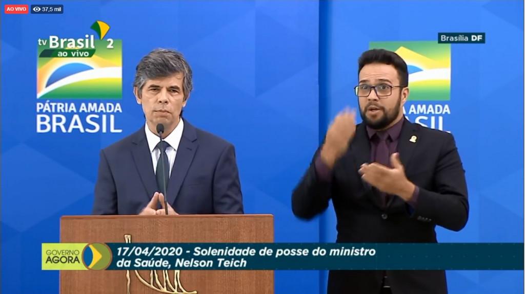 O novo ministro da Saúde, o médico oncologista Nelson Teich, durante posse oficial