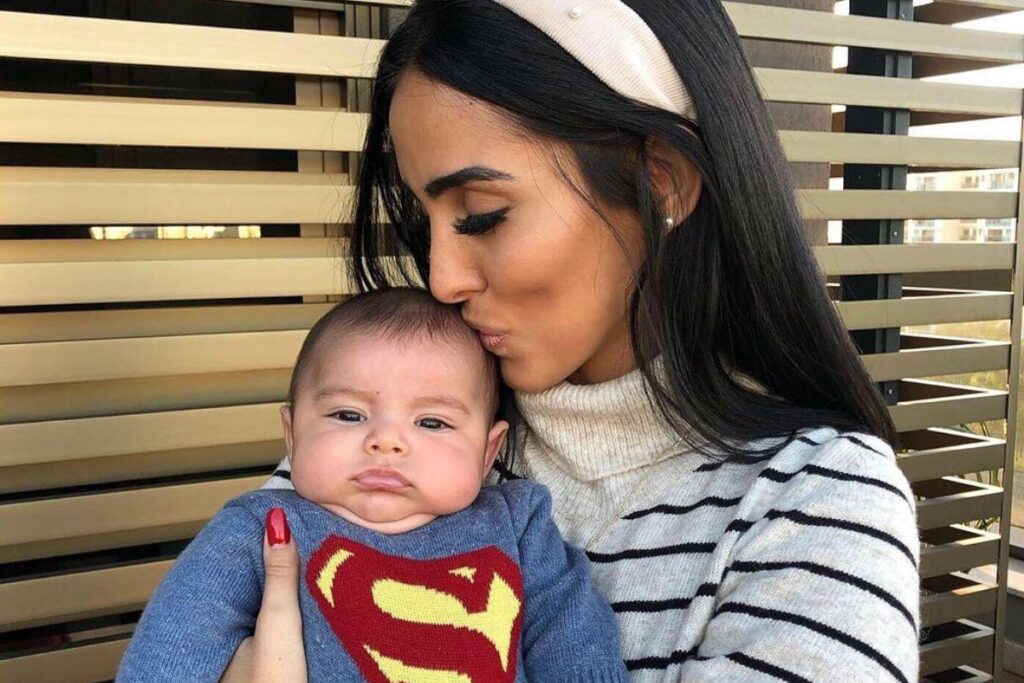 Jade Seba é mãe de primeira viagem e Zion tem cinco meses