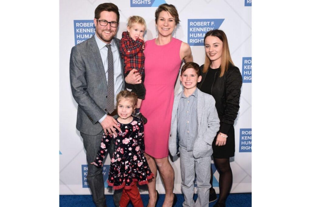 Neta de Robert Kennedy e filho desaparecem nos EUA após entrar em rio para recuperar bola