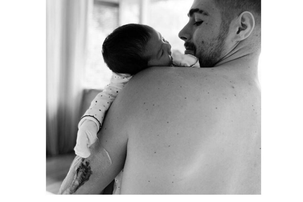 Rafael Vitti publica vídeo trocando a fralda de sua filha