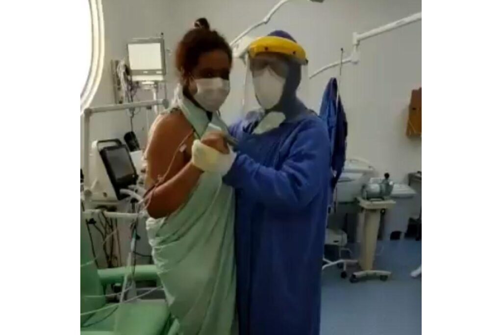 Médico dança ‘Asa Branca’ na UTI para comemorar a cura de paciente da covid-19 e o vídeo é lindo