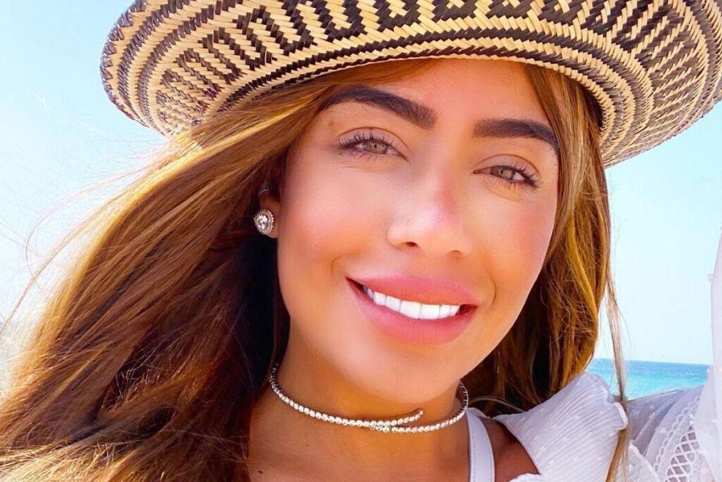 Ela mostrou a barriga pela primeira vez após os boatos