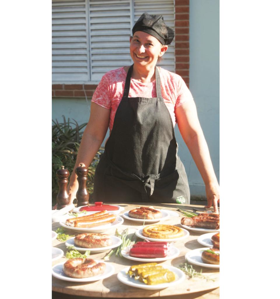 Acima, Margarida pronta para o trabalho! À direita a família: atrás, Pedro, Lucas e Zoe. Na frente, Marília, Margarida, Ana Paula e Nilton