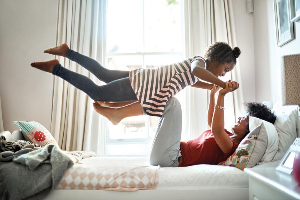 O que as crianças ganharam agora foi o presente de ter os pais mais perto delas