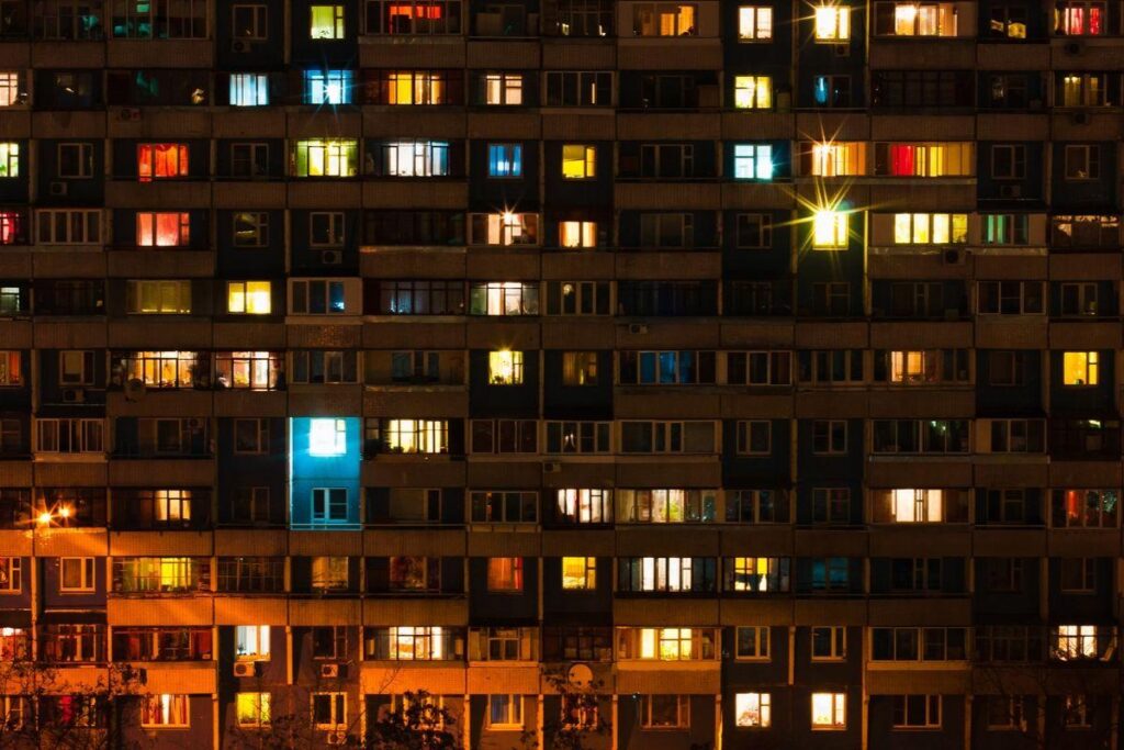 A menina foi levada às pressas para o hospital após o acidente