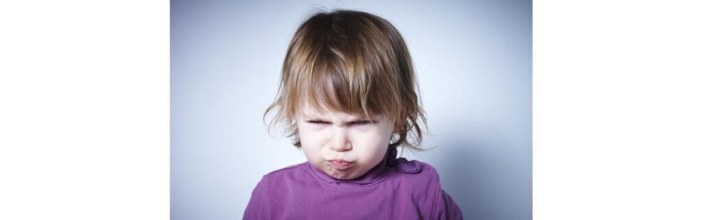 É compreensível que não apenas as crianças, mas toda a família esteja mais irritada nesse período