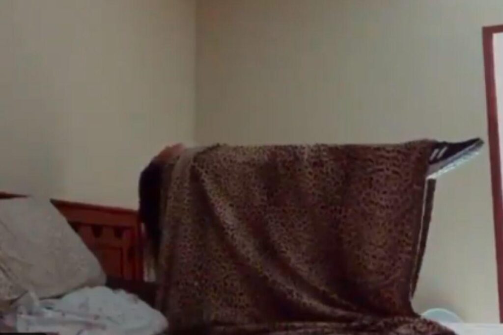 Filha prega uma pegadinha no pai e o resultado é demais